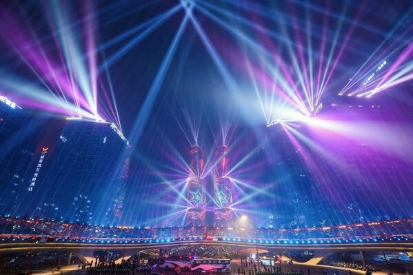 At the site of the light show on Jiaozi Avenue, Chengdu Hi-tech Zone At the site of the light show on Jiaozi Avenue, Chengdu Hi-tech Zone