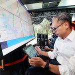 Fahmi takes bus ride from Parliament to Putrajaya to assess quality of cellular service