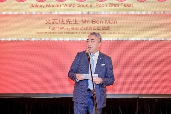 Mr. Ben Man – Assistant of Senior Vice President of F&B, Galaxy Macau delivered welcome speech on the event and expressed the concept of inheriting the culture of Poon Choi to Galaxy Macau. Mr. Ben Man – Assistant of Senior Vice President of F&B, Galaxy Macau delivered welcome speech on the event and expressed the concept of inheriting the culture of Poon Choi to Galaxy Macau.