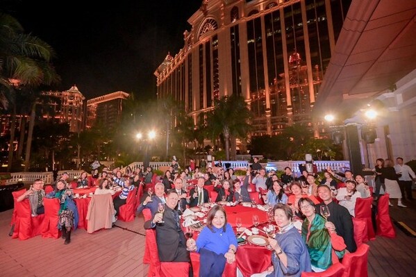 By showcasing the culture of Poon Choi, Galaxy Macau once again demonstrates its support for the Macau SAR Government’s “Tourism+ Gastronomy” initiative, and highlight’s the city’s status as a global dining hub and a UNESCO Creative City of Gastronomy. By showcasing the culture of Poon Choi, Galaxy Macau once again demonstrates its support for the Macau SAR Government’s “Tourism+ Gastronomy” initiative, and highlight’s the city’s status as a global dining hub and a UNESCO Creative City of Gastronomy.