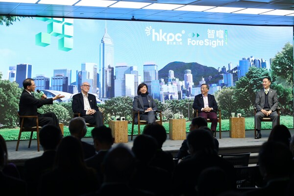 Moderated by Mr Vincent WONG Wing at the “ForeSight Leaders Panel – Sustainability Matters: Navigating the ESG journey in 2024”, renowned speakers, including Ar Donald CHOI Wun-hing, JP, Executive Director and Chief Executive Officer, Chinachem Group; Mr Joseph LAW Ka-chun, Managing Director, CLP Power Hong Kong; Ir Thomas HO On-sing, JP, Chairman, Construction Industry Council; and Ms Teresa YANG Ming-yen, JP, Vice Chairman, Esquel Group, shared their vision for ESG and a sustainable future.