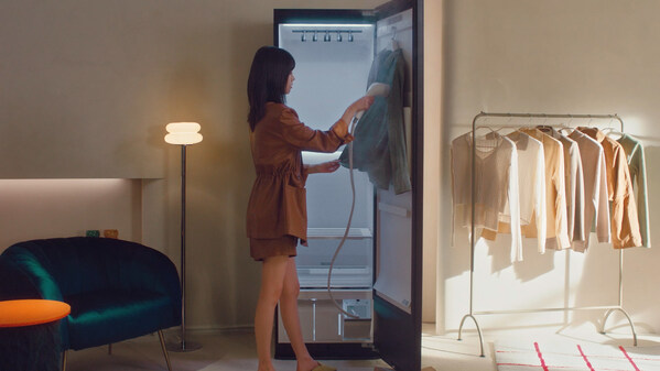 A first for the LG Styler lineup, the new model features a handheld, high-pressure steamer that makes it easier to remove wrinkles from shirts and other garments, and saves the hassle of having to use a separate iron. A first for the LG Styler lineup, the new model features a handheld, high-pressure steamer that makes it easier to remove wrinkles from shirts and other garments, and saves the hassle of having to use a separate iron.