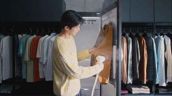 A first for the LG Styler lineup, the new model features a handheld, high-pressure steamer that makes it easier to remove wrinkles from shirts and other garments, and saves the hassle of having to use a separate iron. A first for the LG Styler lineup, the new model features a handheld, high-pressure steamer that makes it easier to remove wrinkles from shirts and other garments, and saves the hassle of having to use a separate iron.