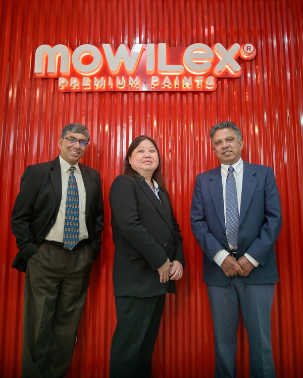 (left-right) Raja Krishnamurthy, Ph.D., MBA, and Prof. Raymond Fernando, Ph.D., pictured with Mowilex Head of Research and Development Novina Tjahjadi, will help strengthen R&D efforts and boost innovation as members of the new Mowilex Scientific Advisory Board.