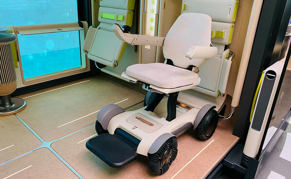 Robooter Showcases Innovative Power Wheelchair X40 at CES Robooter Showcases Innovative Power Wheelchair X40 at CES