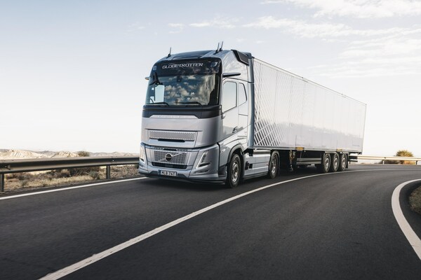 Volvo Trucks has unveiled an all-new heavy-duty truck platform for the North American market in parallel to a new heavy-duty truck range for Europe, Australia and markets in Asia and Africa. Volvo Trucks has unveiled an all-new heavy-duty truck platform for the North American market in parallel to a new heavy-duty truck range for Europe, Australia and markets in Asia and Africa.