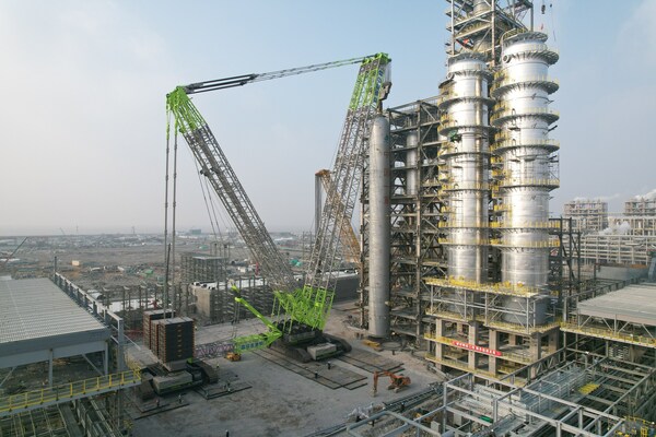 Zoomlion’s 3,600-Ton Crawler Crane ZCC89000 Sets Two World Records for Single Lifting Weight and Lifting Speed Zoomlion’s 3,600-Ton Crawler Crane ZCC89000 Sets Two World Records for Single Lifting Weight and Lifting Speed
