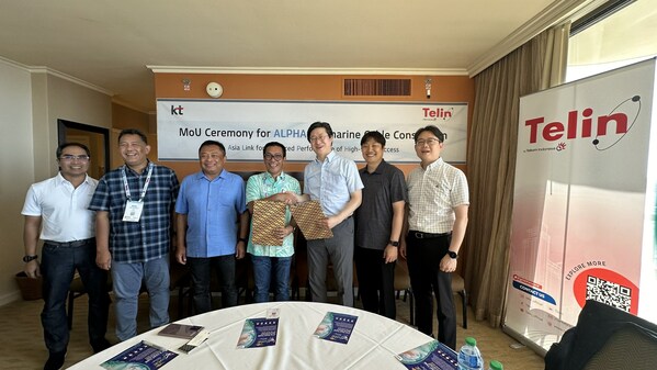 From left to right : Telkom Group- Honesti Basyir as the Director of Group Business Development, Bogi Witjaksono as the Director of Wholesale & International Service, Ririek Adriansyah as the Chief Executive Officer, and Telin - Budi Satria Dharma Purba as the CEO; held a signing ceremony with KT Corporation : Hoon Kwoon as the VP Global Business (representing Jehon Myung as Senior Vice President), Yisoo Kim as the Director Network, and Alex Joohyo Jeon as the Director Global Business. From left to right : Telkom Group- Honesti Basyir as the Director of Group Business Development, Bogi Witjaksono as the Director of Wholesale & International Service, Ririek Adriansyah as the Chief Executive Officer, and Telin - Budi Satria Dharma Purba as the CEO; held a signing ceremony with KT Corporation : Hoon Kwoon as the VP Global Business (representing Jehon Myung as Senior Vice President), Yisoo Kim as the Director Network, and Alex Joohyo Jeon as the Director Global Business.
