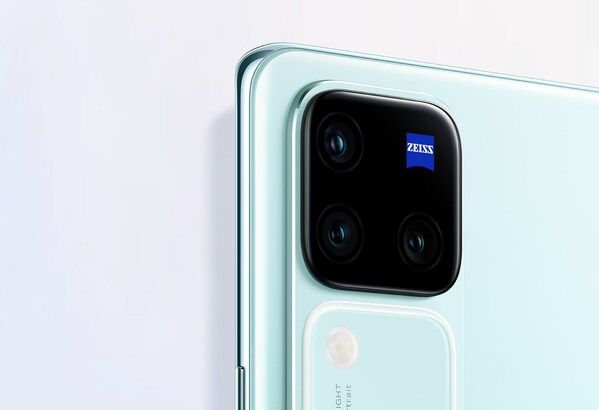 V30 Pro, co-engineered with ZEISS. V30 Pro, co-engineered with ZEISS.