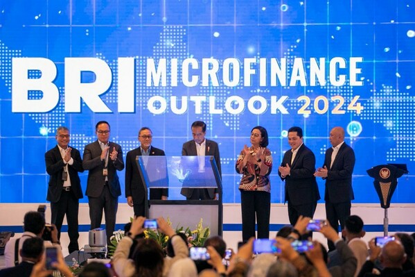 Joko Widodo, President of the Republic of Indonesia together with Sunarso, BRI President Director; Kartika Wirjoatmodjo, Deputy Minister of State-Owned Enterprises; Zulkifli Hasan, Minister of Trade; Sri Mulyani, Minister of Finance; Erick Thohir, Minister of State-Owned Enterprises; and Teten Masduki, Minister of Cooperatives and SMEs at the opening of BRI Microfinance Outlook 2024 (03/07) Joko Widodo, President of the Republic of Indonesia together with Sunarso, BRI President Director; Kartika Wirjoatmodjo, Deputy Minister of State-Owned Enterprises; Zulkifli Hasan, Minister of Trade; Sri Mulyani, Minister of Finance; Erick Thohir, Minister of State-Owned Enterprises; and Teten Masduki, Minister of Cooperatives and SMEs at the opening of BRI Microfinance Outlook 2024 (03/07)