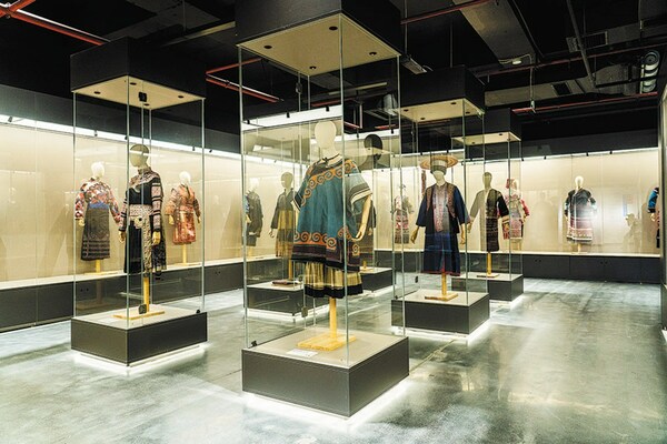 The costumes of ethnic groups on display at the Multicolor Art and National Costume Museum in Guiyang, Guizhou. [Photo provided to China Daily]