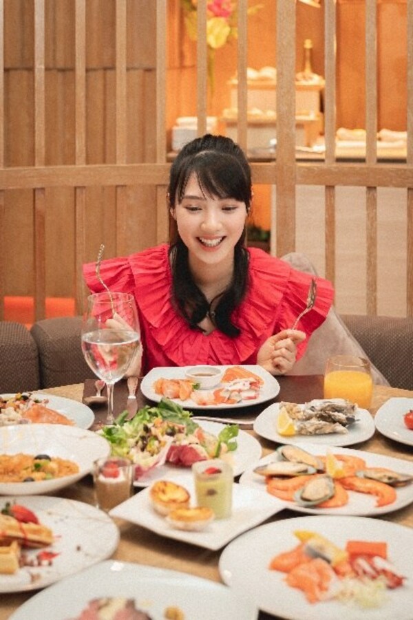 Temptations at StarWorld has launched a bunch of new options for the Easter holiday season, featuring Custom-made Portuguese Seafood Rice, Alaskan Crab Legs and Roasted U.S. Beef Sirloin with Mustard and French Pepper Sauce.