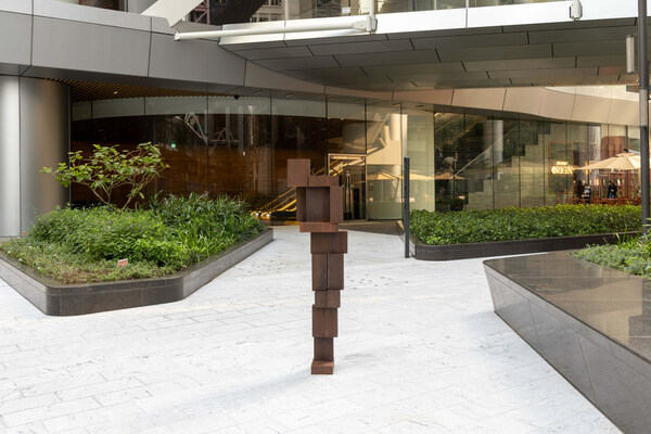 SHELF II by Antony Gormley at Taikoo Place, Hong Kong (image credit to Vincent Tsang) SHELF II by Antony Gormley at Taikoo Place, Hong Kong (image credit to Vincent Tsang)