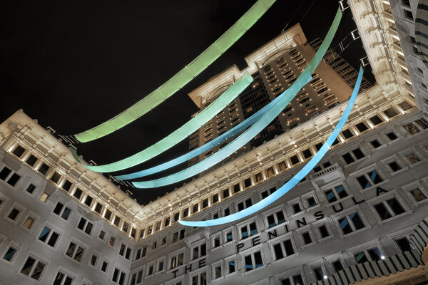 Kingsley Ng (b. 1980, Hong Kong, China) unveil Esmeralda, a monumental kinetic installation created expressly for the hotel’s iconic forecourt. Photo Credit: The Peninsula Hotels. Kingsley Ng (b. 1980, Hong Kong, China) unveil Esmeralda, a monumental kinetic installation created expressly for the hotel’s iconic forecourt. Photo Credit: The Peninsula Hotels.