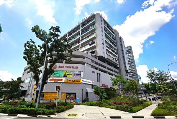 THREE PRIME ADJOINING GROUND FLOOR COMMERCIAL STRATA UNITS AT BUKIT TIMAH PLAZA FOR SALE THREE PRIME ADJOINING GROUND FLOOR COMMERCIAL STRATA UNITS AT BUKIT TIMAH PLAZA FOR SALE