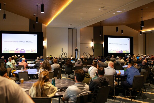 XAG’s Co-founder Justin Gong sharing at the conference