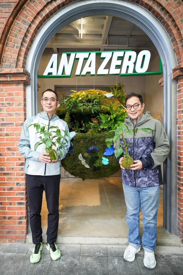 ANTA Group Executive Director and Co-CEO Mr.Lai Shixian,ANTA Brand CEO Mr.Tsui Yeung