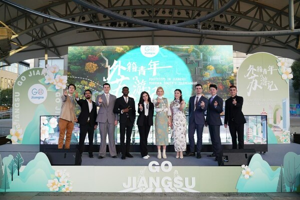 Global Gen Z guests take to the stage to show their excitement at the opening ceremony of the "Footsteps in Jiangsu: Foreign Youth's Travelogue" event, on March 29, 2024. Global Gen Z guests take to the stage to show their excitement at the opening ceremony of the "Footsteps in Jiangsu: Foreign Youth's Travelogue" event, on March 29, 2024.