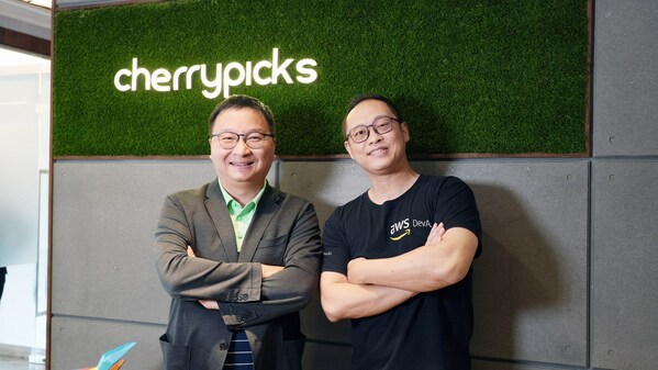 (From Left) Stanley Yau, SVP, Technology and Solutions, Cherrypicks, Kim Kao, Sr. Solutions Architect, Developer Specialist SA, Amazon&nbsp;Web&nbsp;Services