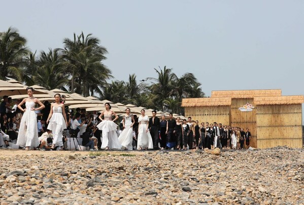 "Rendezvous with Changjiang", the fashion show at the Fashion Week of the 2024 China International Consumer Products Expo
