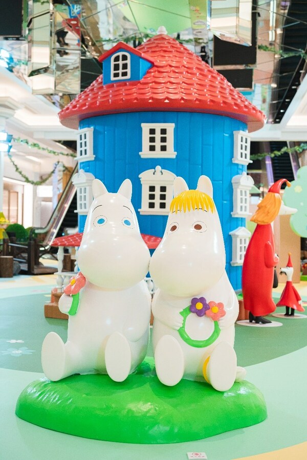 Moominvalley has now arrived at the Grand Lisboa Palace, bringing a magical adventure journey. Moominvalley has now arrived at the Grand Lisboa Palace, bringing a magical adventure journey.