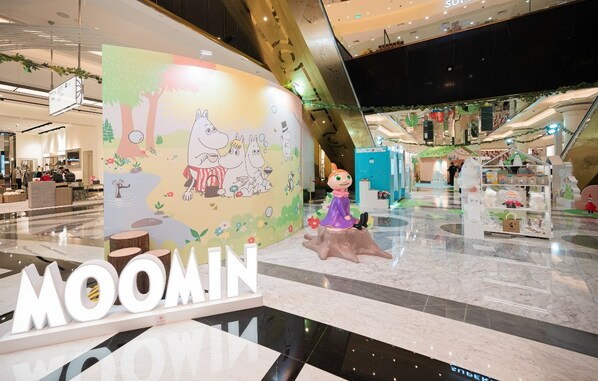 Limited time Moomin souvenir shop offers an attractive selection of Moomin merchandise including Macau-limited items. Limited time Moomin souvenir shop offers an attractive selection of Moomin merchandise including Macau-limited items.