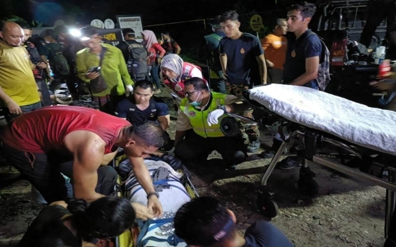Woman rescued after falling into 10m ravine on Mount Korbu
