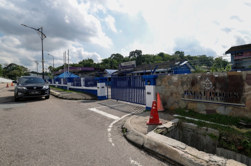 Home minister says all police station gates to close from 10pm following Ulu Tiram attack