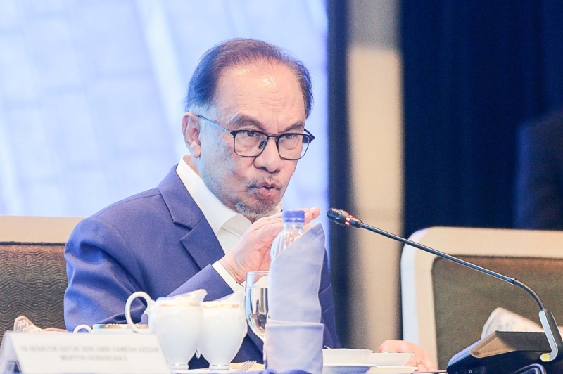 PM Anwar warns ministers against using govt machinery in election campaigns, pledges disciplinary action