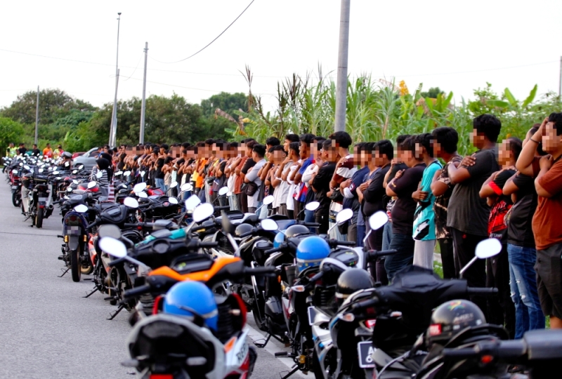 69 students, some as young as 12, among 136 caught in Ipoh illegal racing bust; cop hit by rider in op