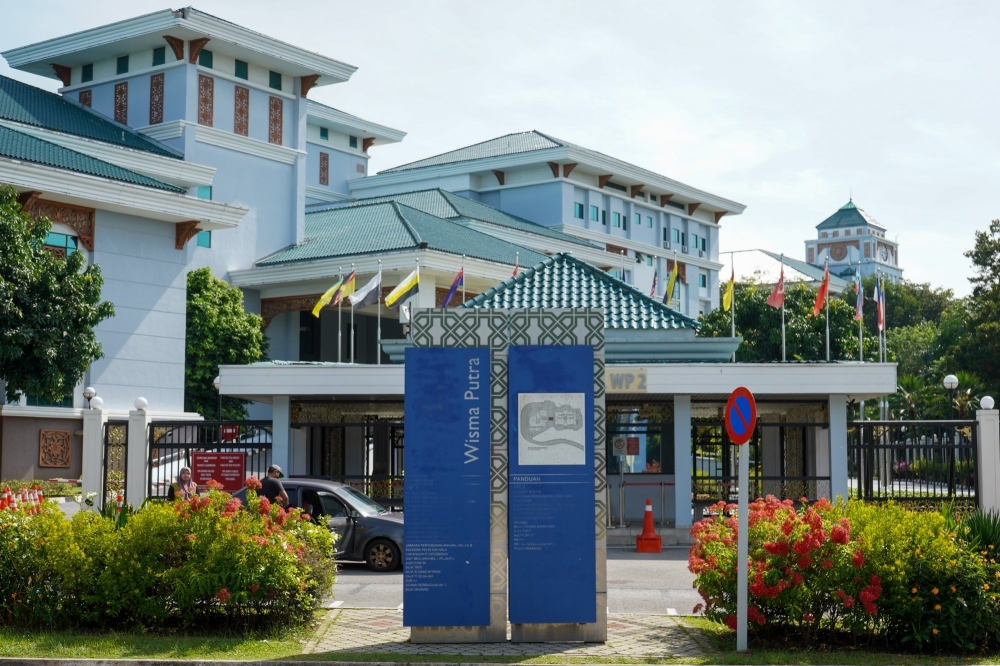 Foreign Ministry confirms safe return of four Malaysians from Lebanon, efforts continue to evacuate remaining 16