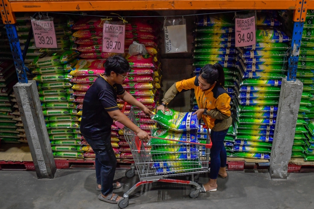 Flood-hit padi farmers to get aid as rice prices drop to address shortage