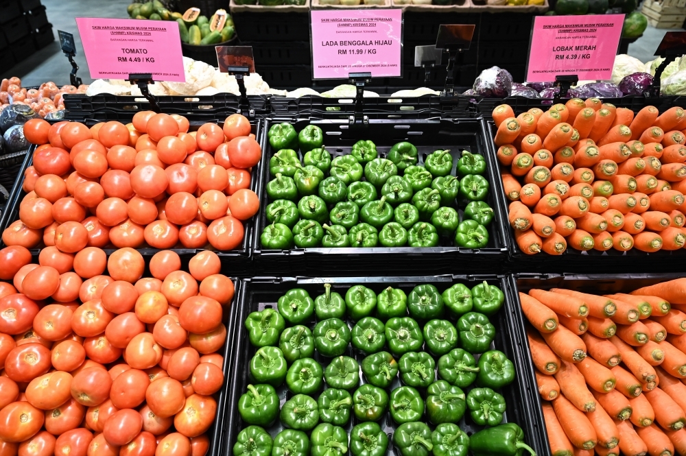 For failing to use pink price tags or display any price for controlled items this Christmas season, 75 traders fined RM8,6000 