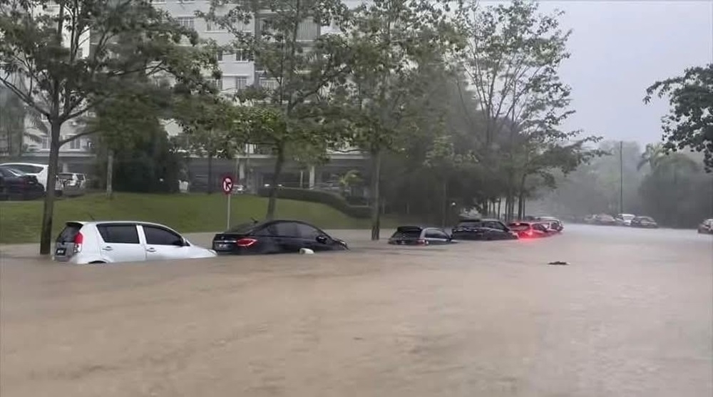 RM1,000 aid for owners of vehicles submerged in Putrajaya flash flood, interim parking lot to be built