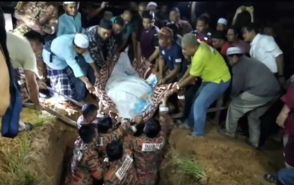 Kelantan man who weighed 420kg laid to rest with help from 20 firefighters, villagers in Kota Baru