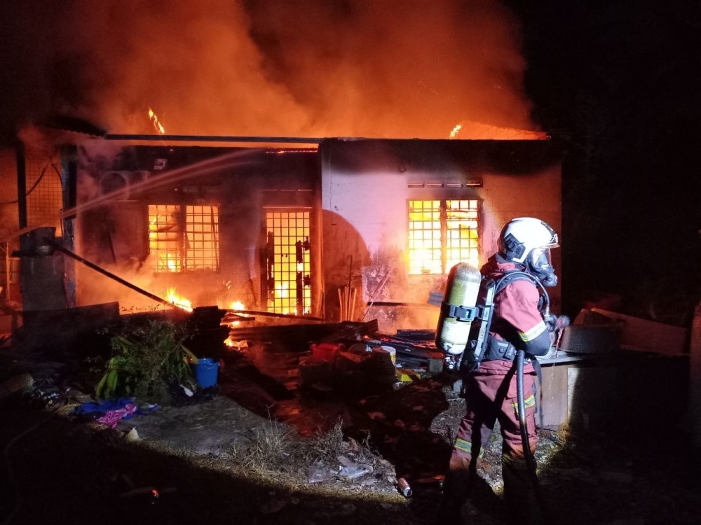 In JB, three in family die in pre-dawn blaze