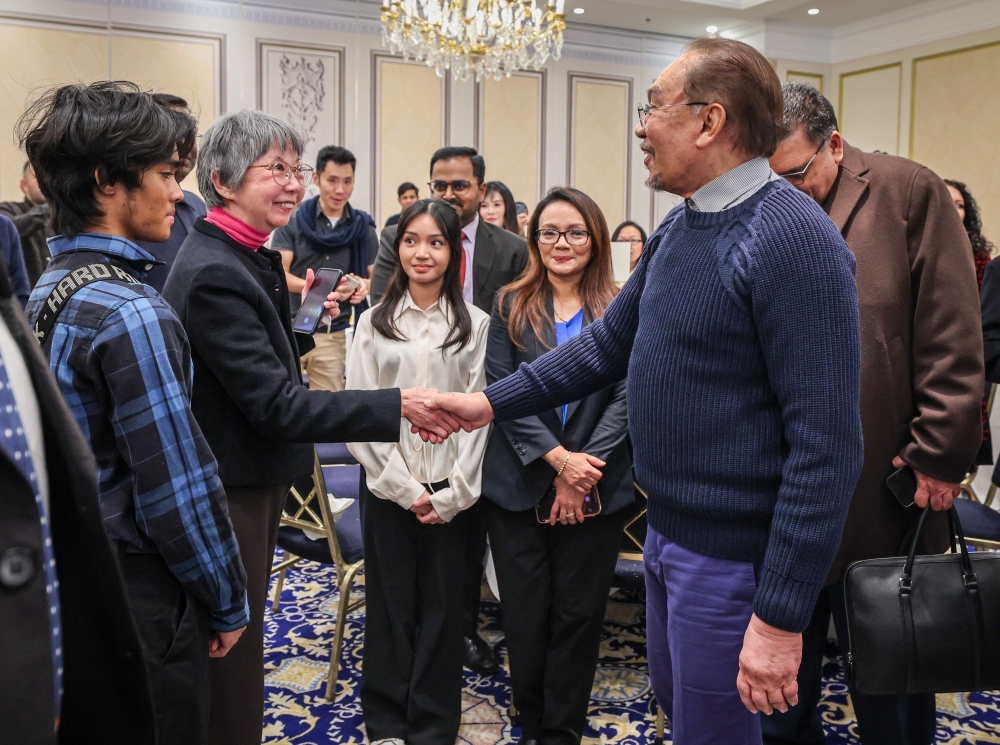 PM Anwar meets Malaysian diaspora in Belgium