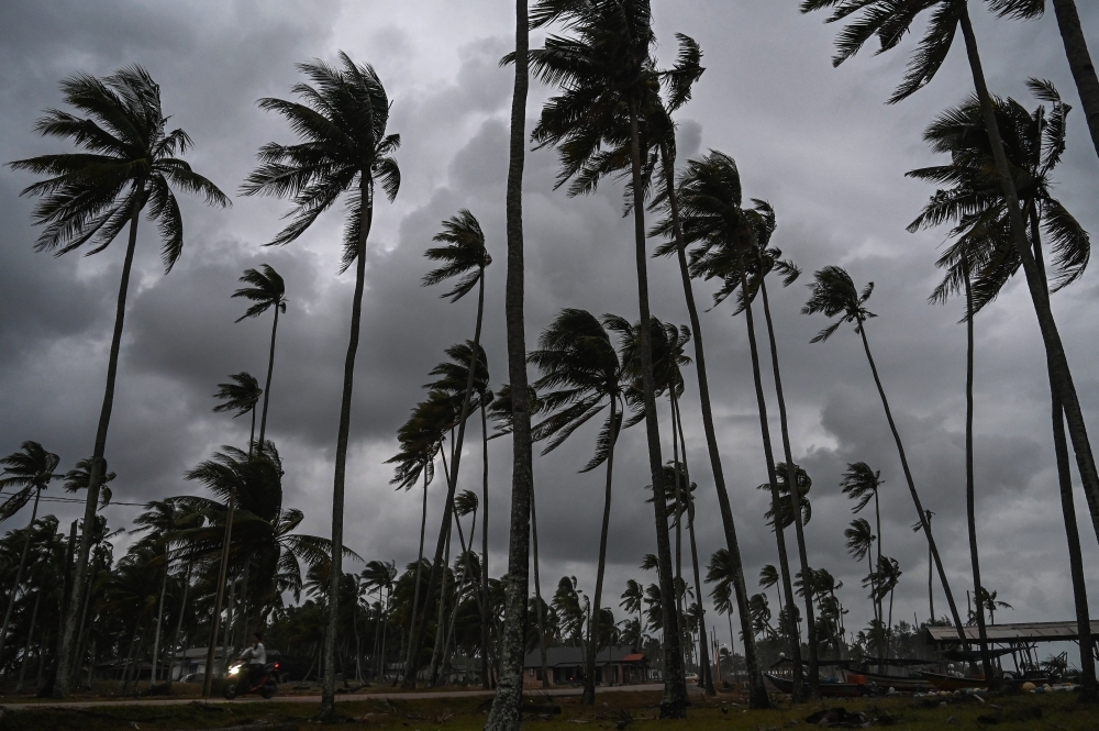 High tides and waves subside in Terengganu, last relief centre closes