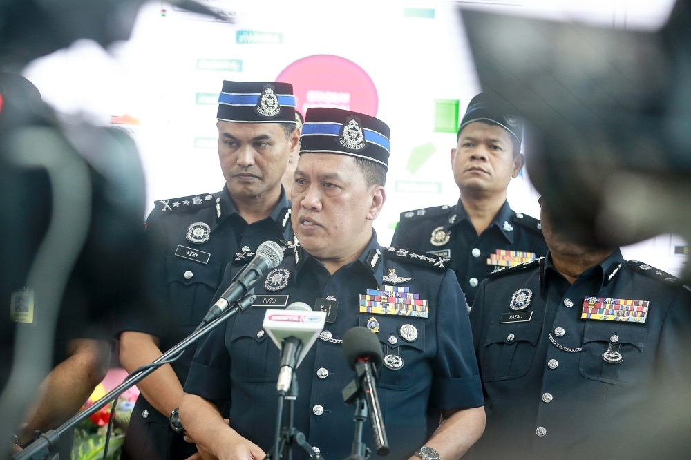 Probe on cop’s obscene gesture at protest heads to AGC, says KL police chief