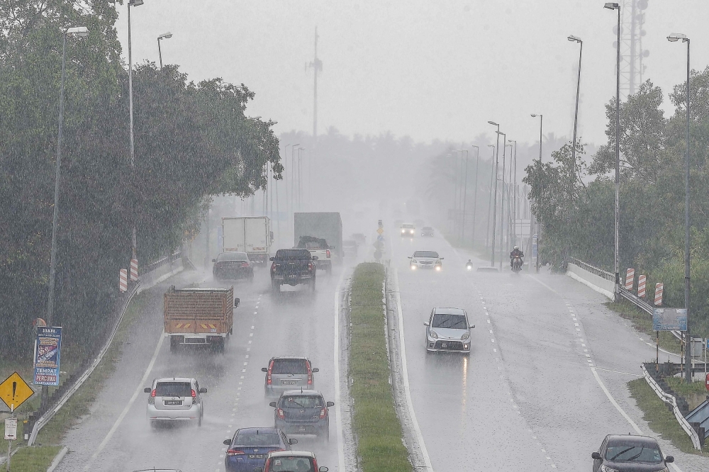 Monsoon surge to bring heavy rain, strong winds and rough seas to eastern and southern Peninsula from Jan 9 to Jan 13