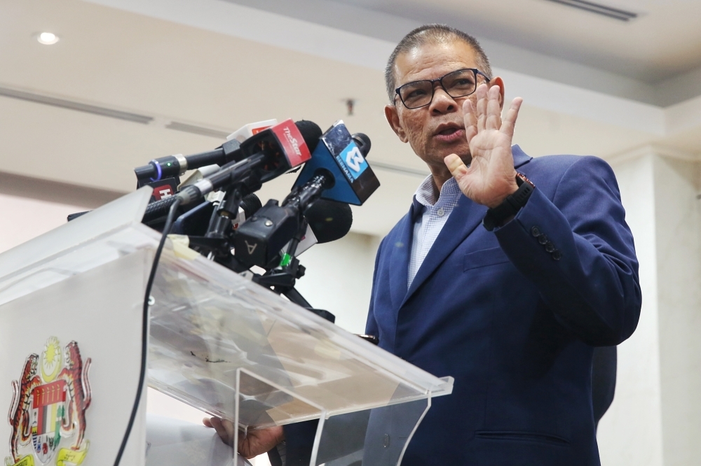 Home minister clarifies no order received for Najib’s house arrest from Pardons Board, only sentence reduction