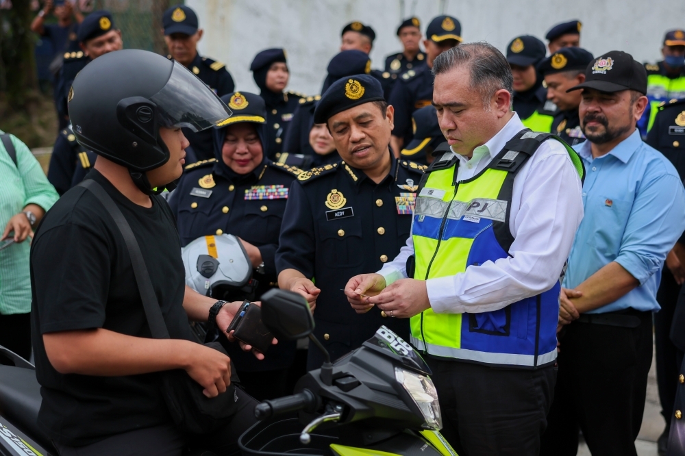 Anthony Loke warns commercial vehicle operators of suspension if fail safety audits