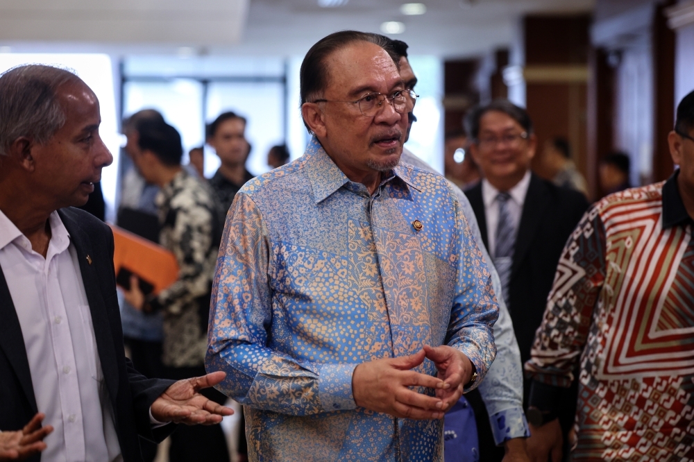 Anwar announces collaboration with corporate sector for multi-storey school initiative to tackle overcrowding