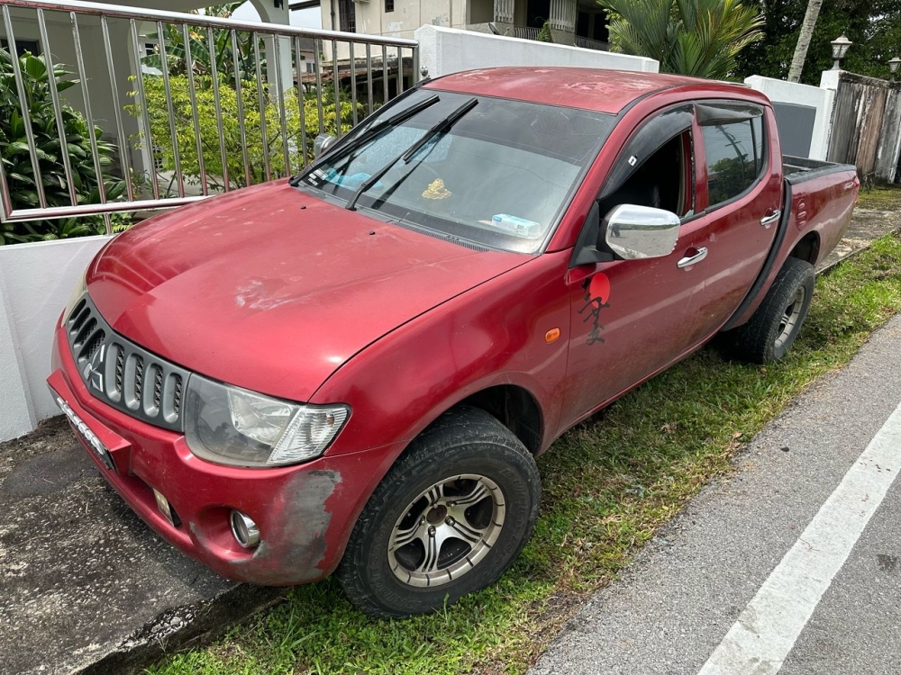 Early morning high-speed chase in Kuching ends with gunshot and three arrests