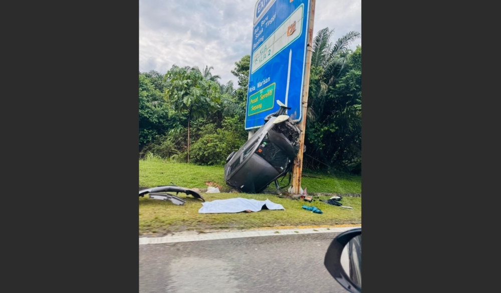 High-impact crash leaves Myvi vertical in Sepang fatality