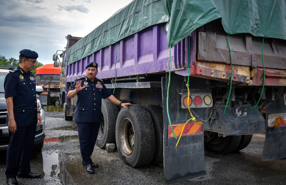 JPJ seizes lorries after drivers dump sand, damage vehicles and obstruct enforcement in Putrajaya standoff; three arrested