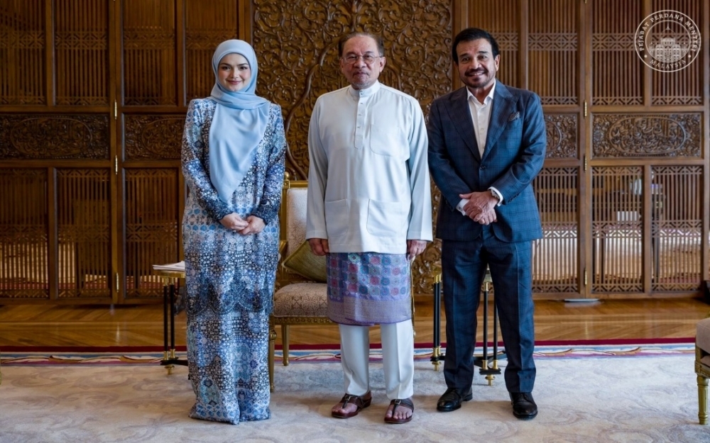Siti Nurhaliza pays courtesy call on PM Anwar, talks arts, youth and cultural relevance