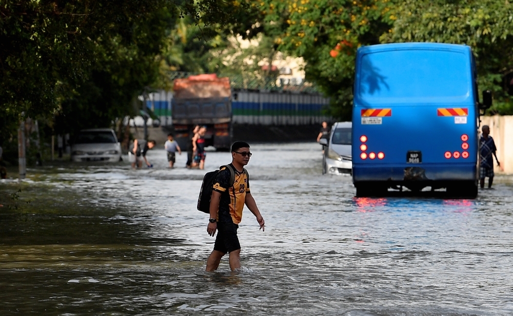 MetMalaysia issues alert on squall line storms bringing flash floods, strong winds