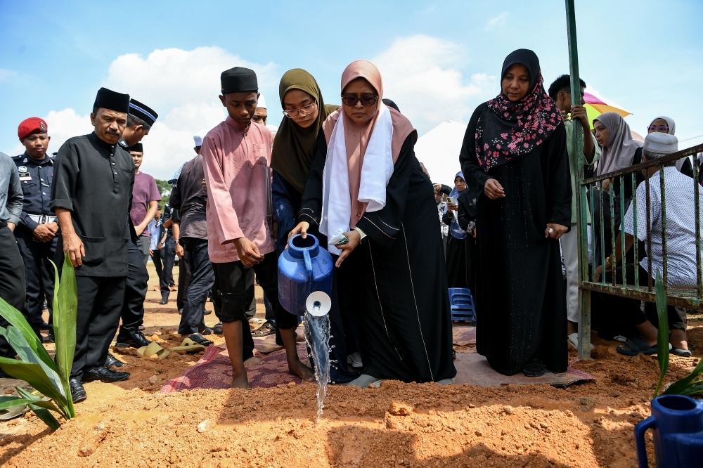 Police, family bid emotional farewell as Constable Akmal Wafi laid to rest in Kedah