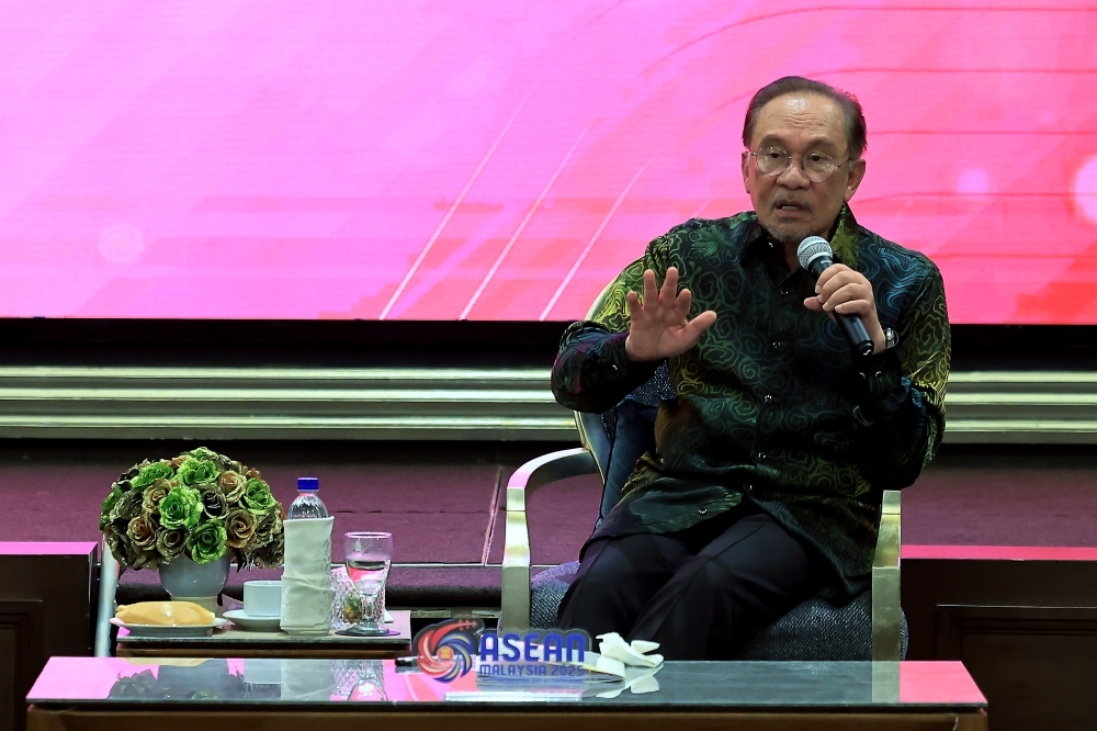 Anwar dismisses link between PKR election and Cabinet reshuffle, stresses party unity